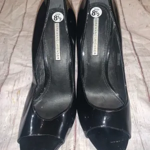 SALE! Vera Wang Lavender Selima Black Patent Peep Toe High Heel Shoes SZ 8.5M