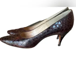 🐊SALVATORE FERRAGAMO ALLIGATOR 🐊 PUMPS SIZE 9 BROWN