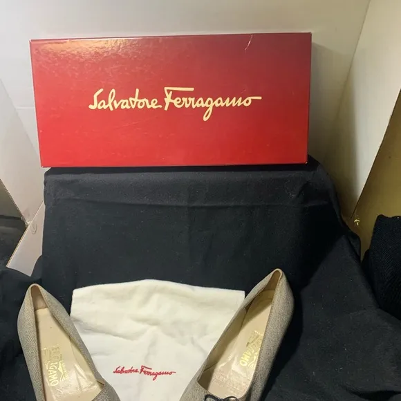 Salvatore Ferragamo Beige Vintage low heel 5 1/2