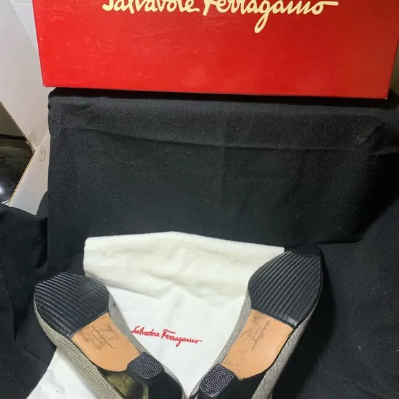 Salvatore Ferragamo Beige Vintage low heel 5 1/2