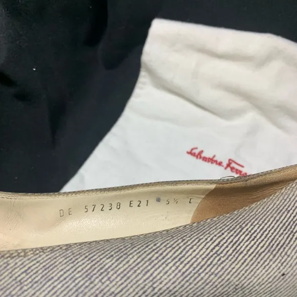 Salvatore Ferragamo Beige Vintage low heel 5 1/2