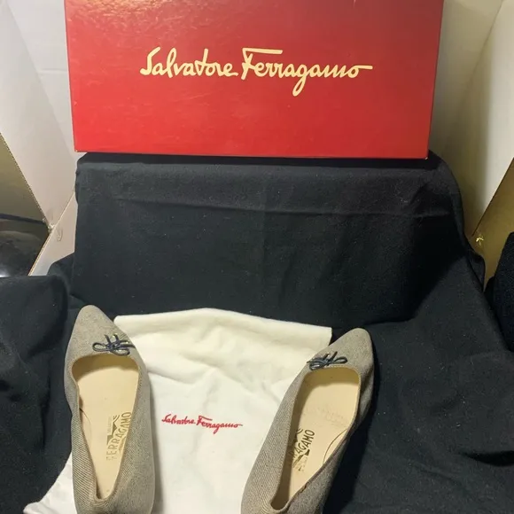 Salvatore Ferragamo Beige Vintage low heel 5 1/2