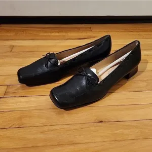 Salvatore Ferragamo Black Leather Bow Pumps Heel Shoes 8.5 A narrow