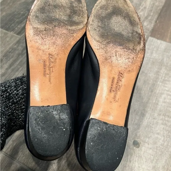 Salvatore Ferragamo Boutique Navy blue Gold Vera Vara Bow Pumps Shoes Sz 6B