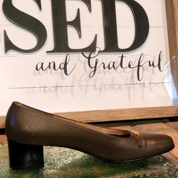Salvatore Ferragamo Boutique Vntg Heels Pumps Wmns Sz 9.5 4A AAAA Extra Narrow