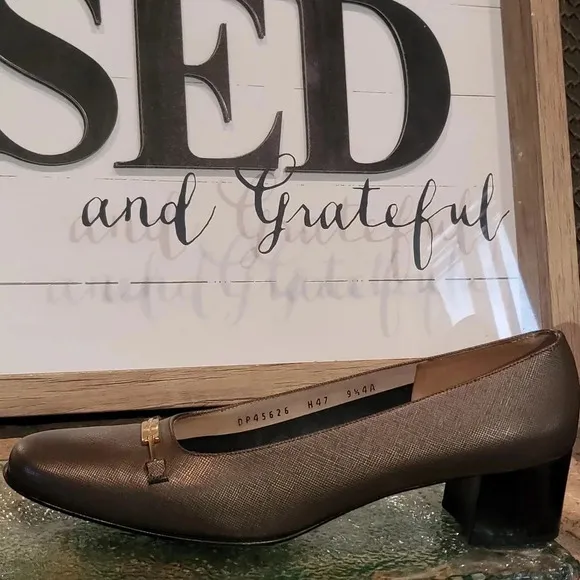 Salvatore Ferragamo Boutique Vntg Heels Pumps Wmns Sz 9.5 4A AAAA Extra Narrow
