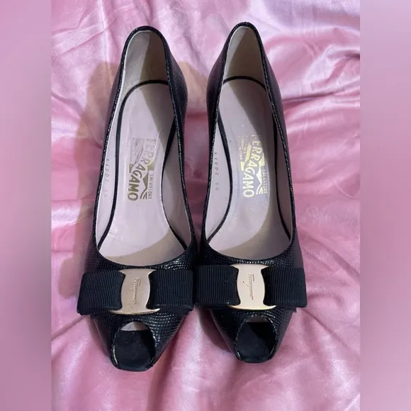 Salvatore Ferragamo Gilia Pebble Heel Color: Black/Gold 7.5