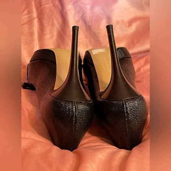 Salvatore Ferragamo Gilia Pebble Heel Color: Black/Gold 7.5