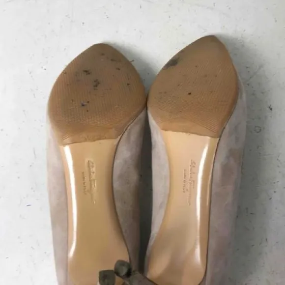 Salvatore ferragamo nude heels 9.5