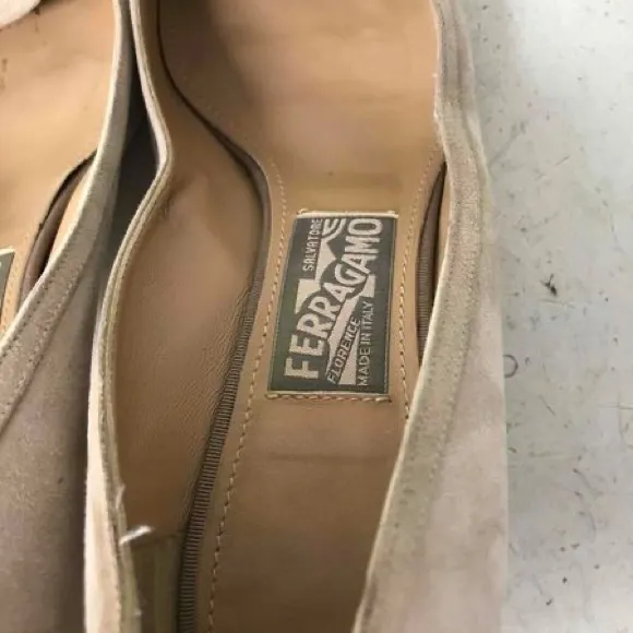 Salvatore ferragamo nude heels 9.5
