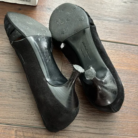 Salvatore Ferragamo Pre Loved Suede low Heels Shoes with Dust Bag.