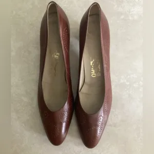 SALVATORE FERRAGAMO shoes pumps Sz 10 Narrow EUC brown embossed leather