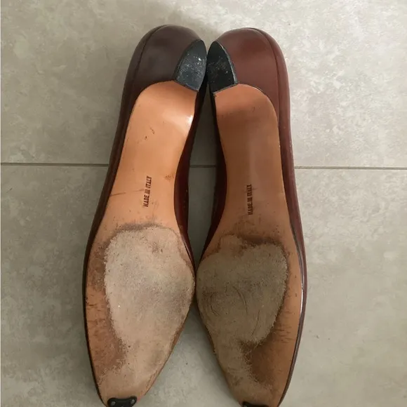 SALVATORE FERRAGAMO shoes pumps Sz 10 Narrow EUC brown embossed leather