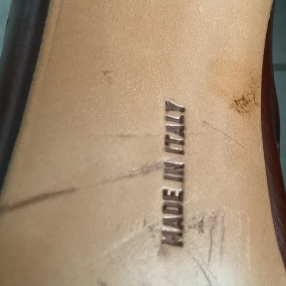 SALVATORE FERRAGAMO shoes pumps Sz 10 Narrow EUC brown embossed leather