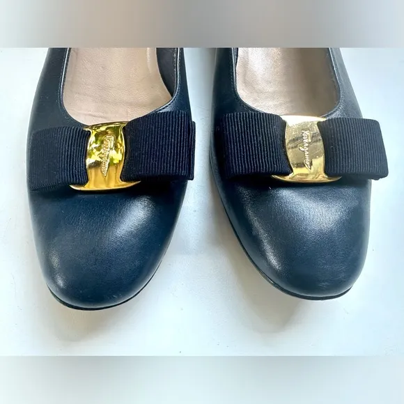 Salvatore Ferragamo Vara Bow Navy Pumps, size 9.5 3A