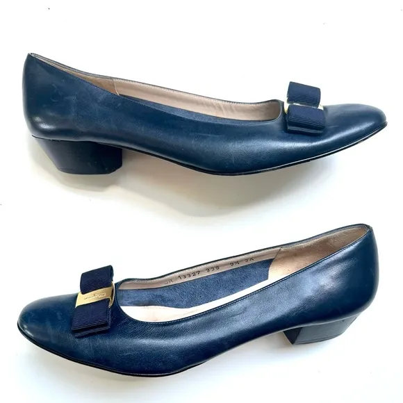 Salvatore Ferragamo Vara Bow Navy Pumps, size 9.5 3A