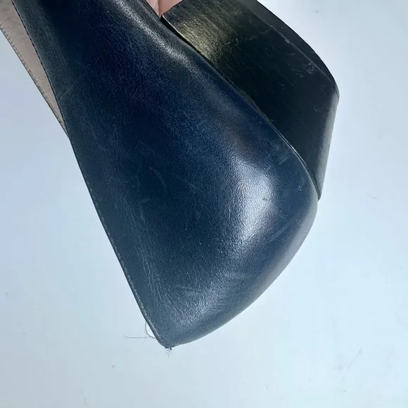Salvatore Ferragamo Vara Bow Navy Pumps, size 9.5 3A