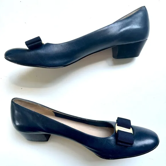 Salvatore Ferragamo Vara Bow Navy Pumps, size 9.5 3A