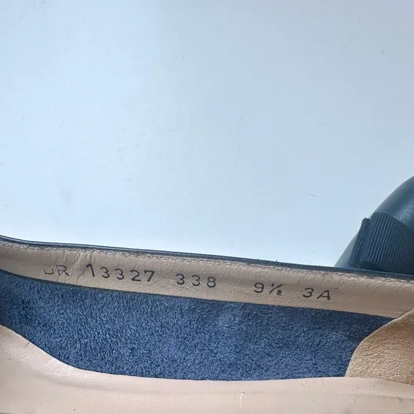 Salvatore Ferragamo Vara Bow Navy Pumps, size 9.5 3A