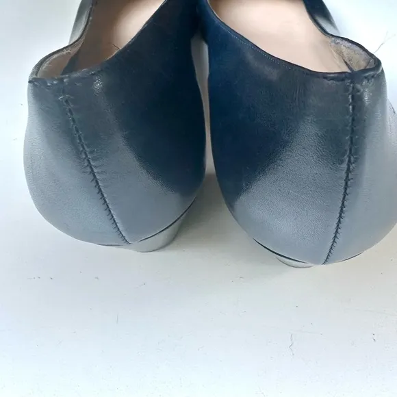 Salvatore Ferragamo Vara Bow Navy Pumps, size 9.5 3A