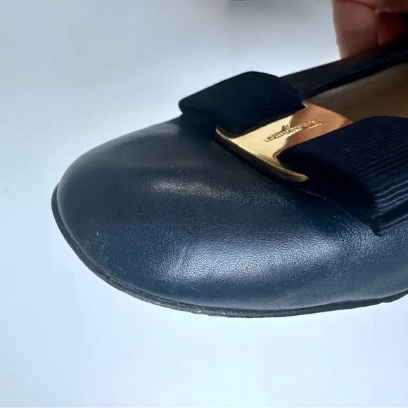 Salvatore Ferragamo Vara Bow Navy Pumps, size 9.5 3A
