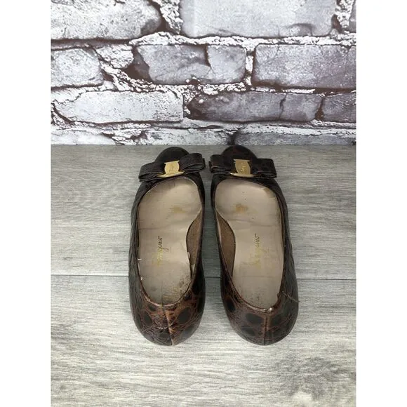 Salvatore Ferragamo Vara Brown Leather Croc Embossed Bow Heels Size 5.5B US/36EU