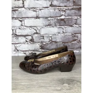 Salvatore Ferragamo Vara Brown Leather Croc Embossed Bow Heels Size 5.5B US/36EU