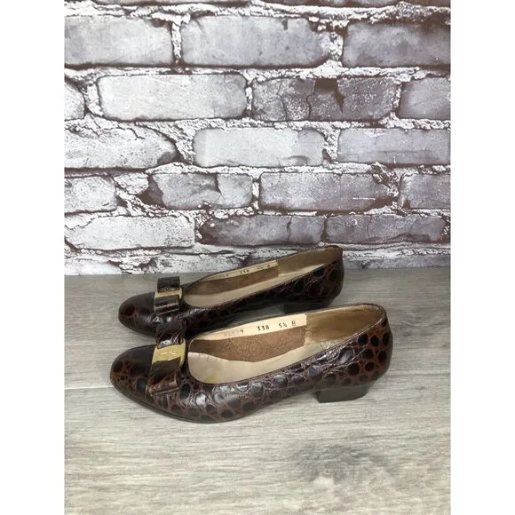 Salvatore Ferragamo Vara Brown Leather Croc Embossed Bow Heels Size 5.5B US/36EU