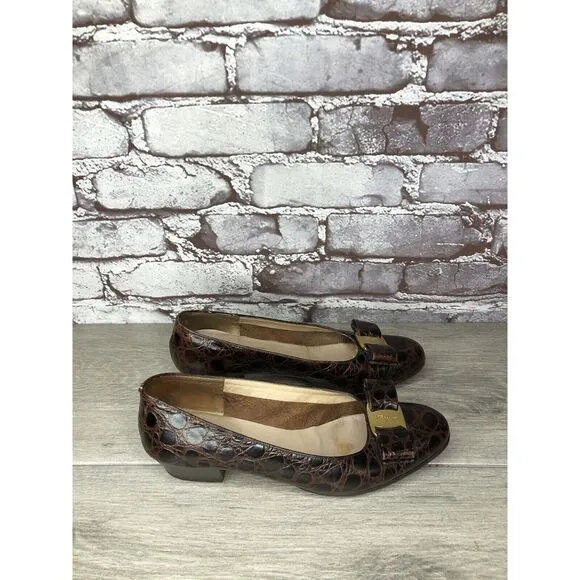 Salvatore Ferragamo Vara Brown Leather Croc Embossed Bow Heels Size 5.5B US/36EU