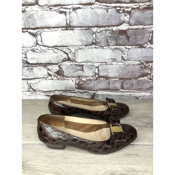 Salvatore Ferragamo Vara Brown Leather Croc Embossed Bow Heels Size 5.5B US/36EU