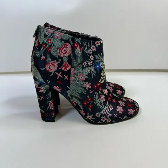 SAM EDELMAN  Cambell Floral Embordered Ankle Boots SZ 6.5
