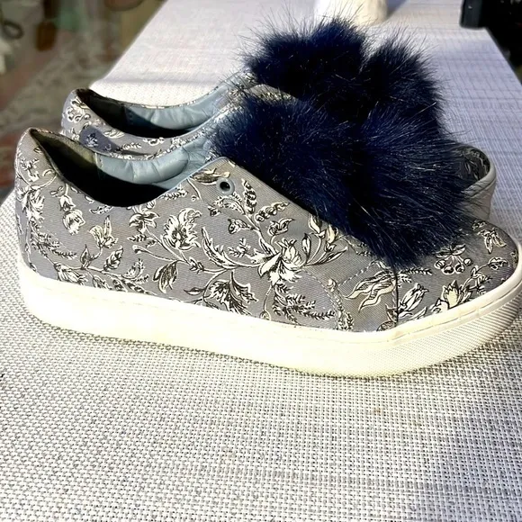 SAM EDELMAN Women's 8M Slip On Pom Pom Sneakers Leya Blue Floral Shoes Slip-ons