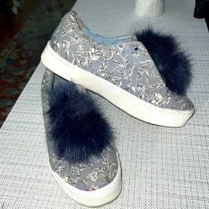 SAM EDELMAN Women's 8M Slip On Pom Pom Sneakers Leya Blue Floral Shoes Slip-ons