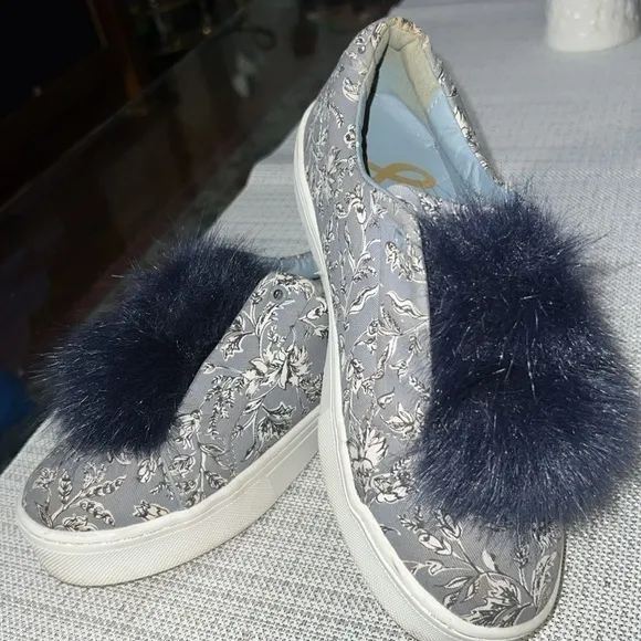 SAM EDELMAN Women's 8M Slip On Pom Pom Sneakers Leya Blue Floral Shoes Slip-ons