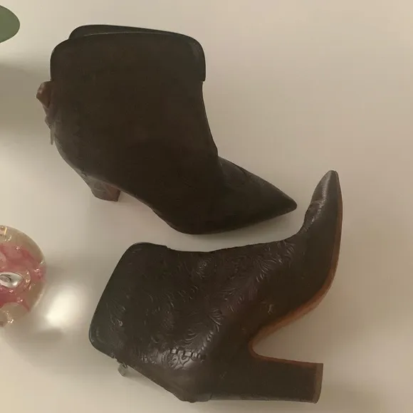 SANTONI Tooled Embossed Leather BOOTS