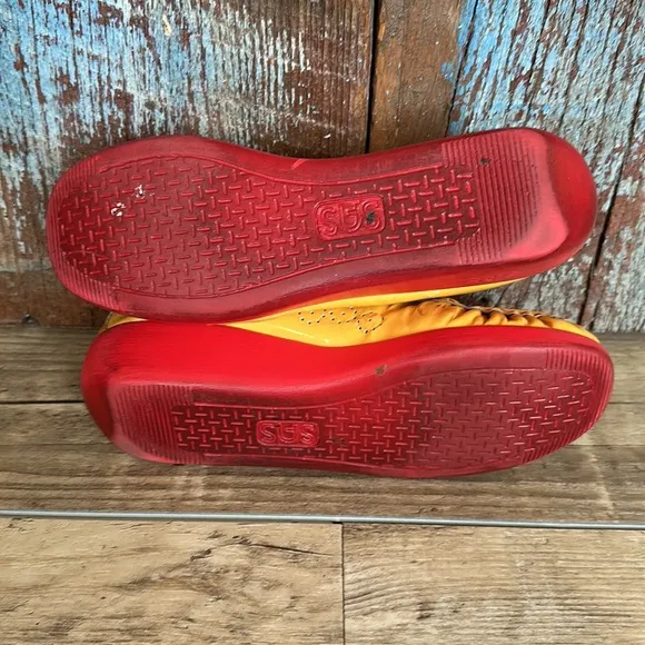 SAS Vintage Yellow Red Wedge Patent Leather Shoes Size 8-8.5