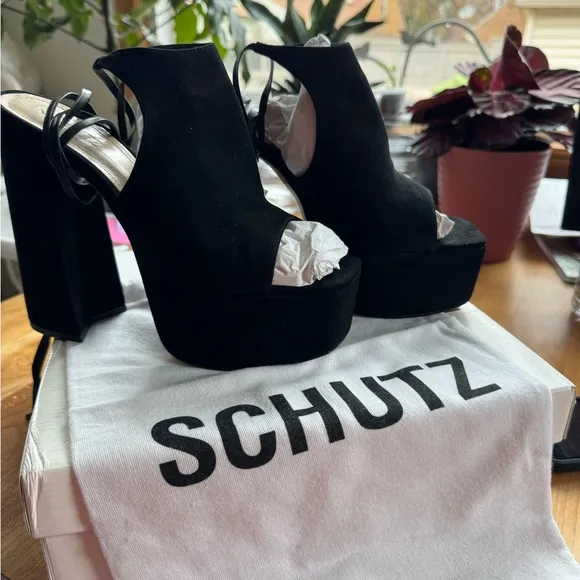 SCHUTZ Black Platform Chunky Heels