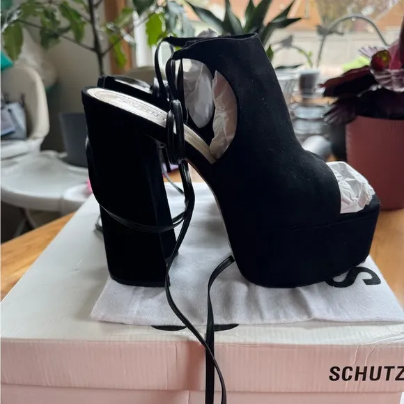 SCHUTZ Black Platform Chunky Heels