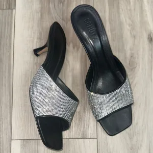 Schutz Dethalia crystal embellished kitten heel sandals size 10B