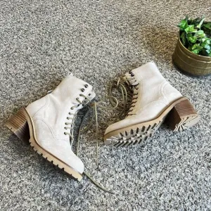 Seychelles Irresistible Nubuck Leather Combat Lace Up Boots Sz 6 Light Beige New