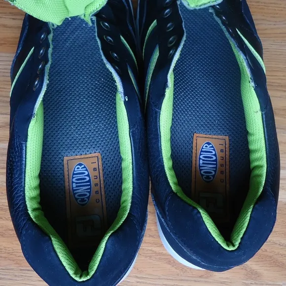 SIZE 12. FOOTJOY Contour casual spikeless leather golf shoes.