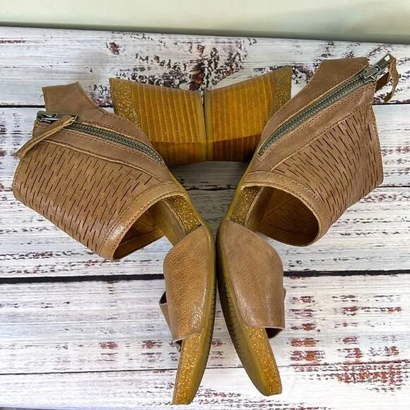 Sofft Milan Block Heeled Leather Sandals size 9.5