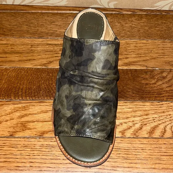 Sofft Neetta Platino Slide Sandals Olive Camo Leather Upper Women’s Size 7:5
