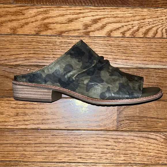 Sofft Neetta Platino Slide Sandals Olive Camo Leather Upper Women’s Size 7:5