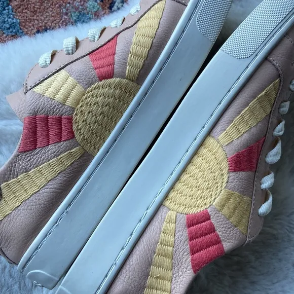 Soludos embroidered sneaker tennis shoe rainbow sun chill out tan blush 8.5
