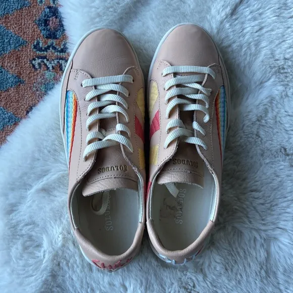 Soludos embroidered sneaker tennis shoe rainbow sun chill out tan blush 8.5