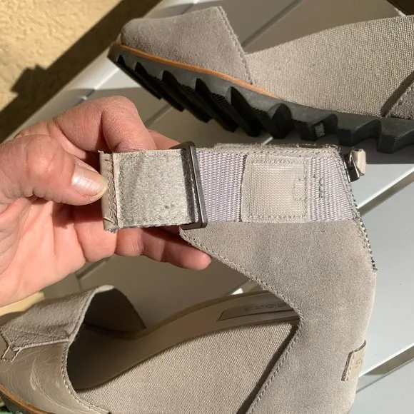 Sorel grey leather and suede wedge sandals size 9.5