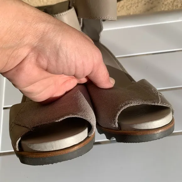 Sorel grey leather and suede wedge sandals size 9.5