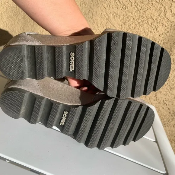 Sorel grey leather and suede wedge sandals size 9.5