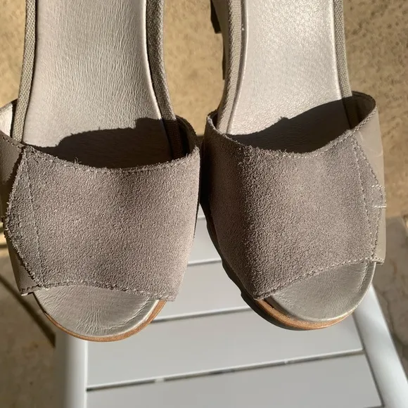 Sorel grey leather and suede wedge sandals size 9.5